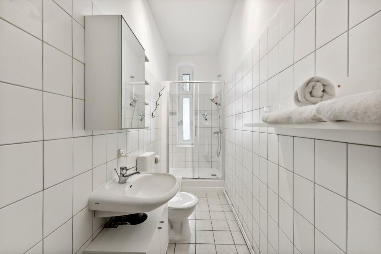 Lichtenberger Apartment with nice Chesterfield Room for 4 People Berlin Exterior foto
