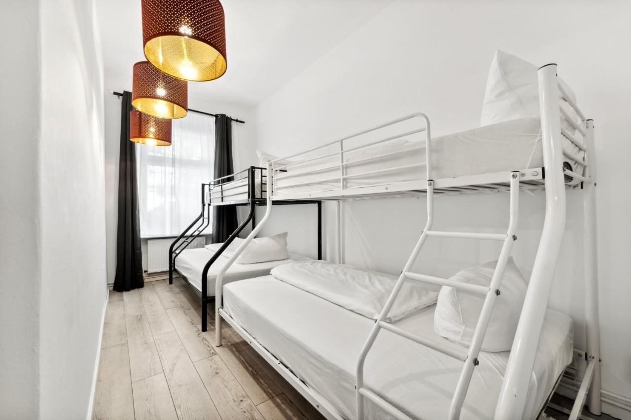 Lichtenberger Apartment with nice Chesterfield Room for 4 People Berlin Exterior foto